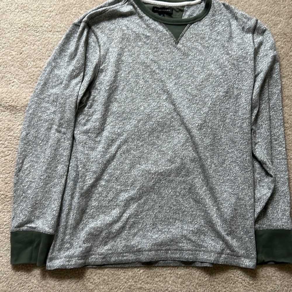 Banana Republic crew neck shirt heather gray. Size XL